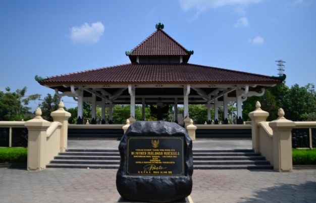 Foto Monumen Pahlawan Pancasila